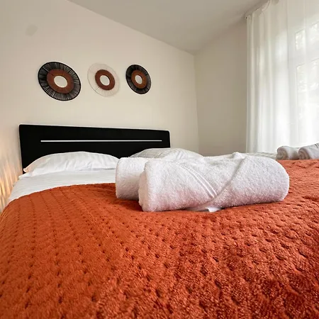 Amao-amber I 120qm I Exklusives Gruppen-apartment I 3 King-size Betten, 2 Baeder & Gratis Parkplatz * Rheinhausen