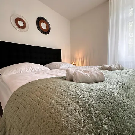 Amao Amber - 120 M2 Group - 10 Guests - King-size Beds - 2 Bathrooms - Free Parking Apartment *