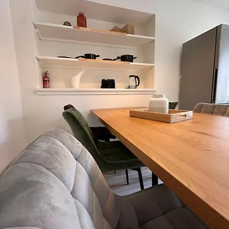 Amao-amber I 120qm I Exklusives Gruppen-apartment I 3 King-size Betten, 2 Baeder & Gratis Parkplatz Apartment