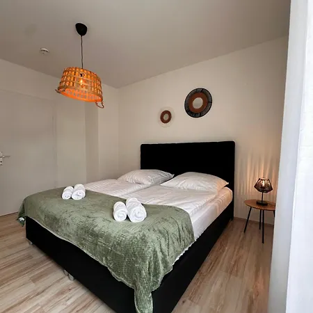 Appartement Amao Amber - 120 M2 Group - 10 Guests - King-size Beds - 2 Bathrooms - Free Parking Rheinhausen