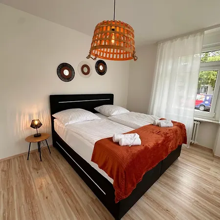 Amao-amber I 120qm I Exklusives Gruppen-apartment I 3 King-size Betten, 2 Baeder & Gratis Parkplatz Rheinhausen